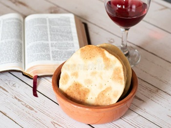 le pain sans levain, le vin et la Bible