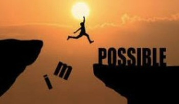 un homme saute là où cela semble impossible