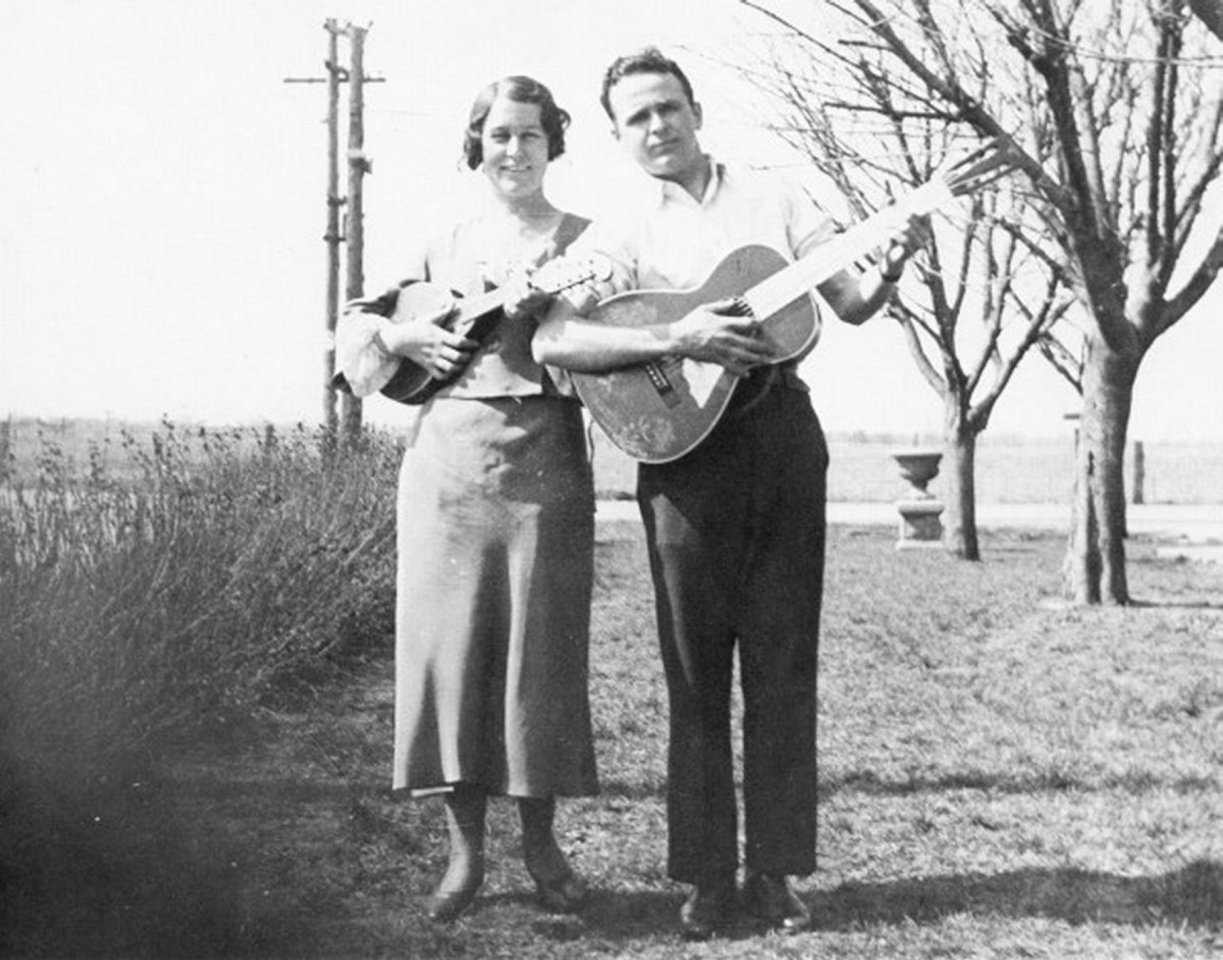 Frère Branham et Hope Brumback, sa première épouse Frère Branham et Hope Brumback, sa première épouse.