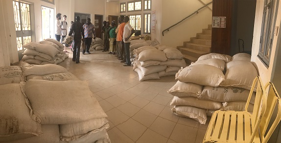 Six tonnes de maïs et de mils mis en sac et entassées dans une salle de la mairie de Boussé (Burkina-Faso Six tonnes de maïs et de mils mis en sac et entassées dans une salle de la mairie de Boussé (Burkina-Faso