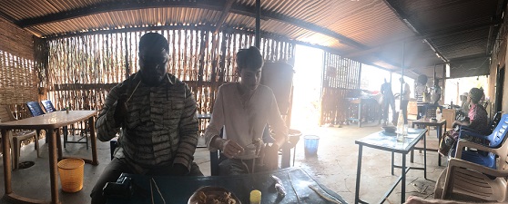 Un 'resto' vers Boussé (Burkina-Faso)